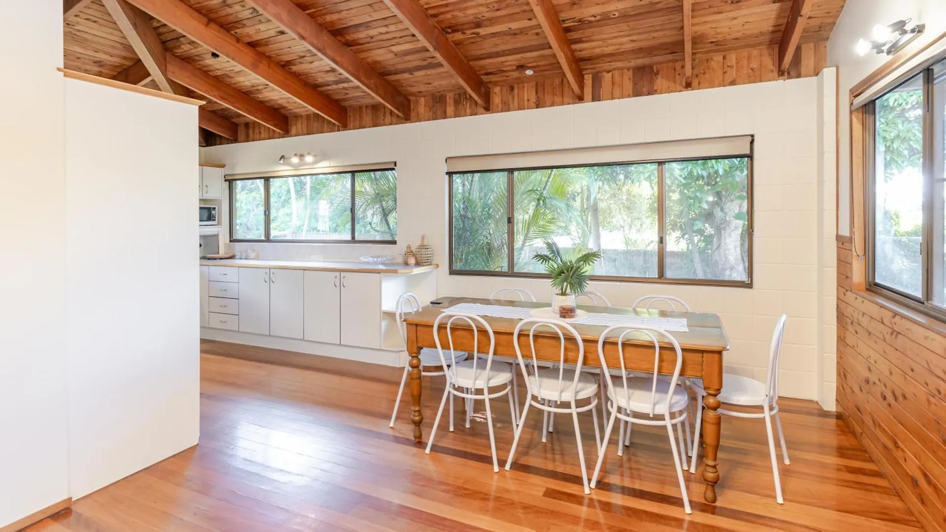 Buderim Lodge - Family Fun In Heart Of Sunshine Coast With Pool & Separate Studio 0*,  Avustralya