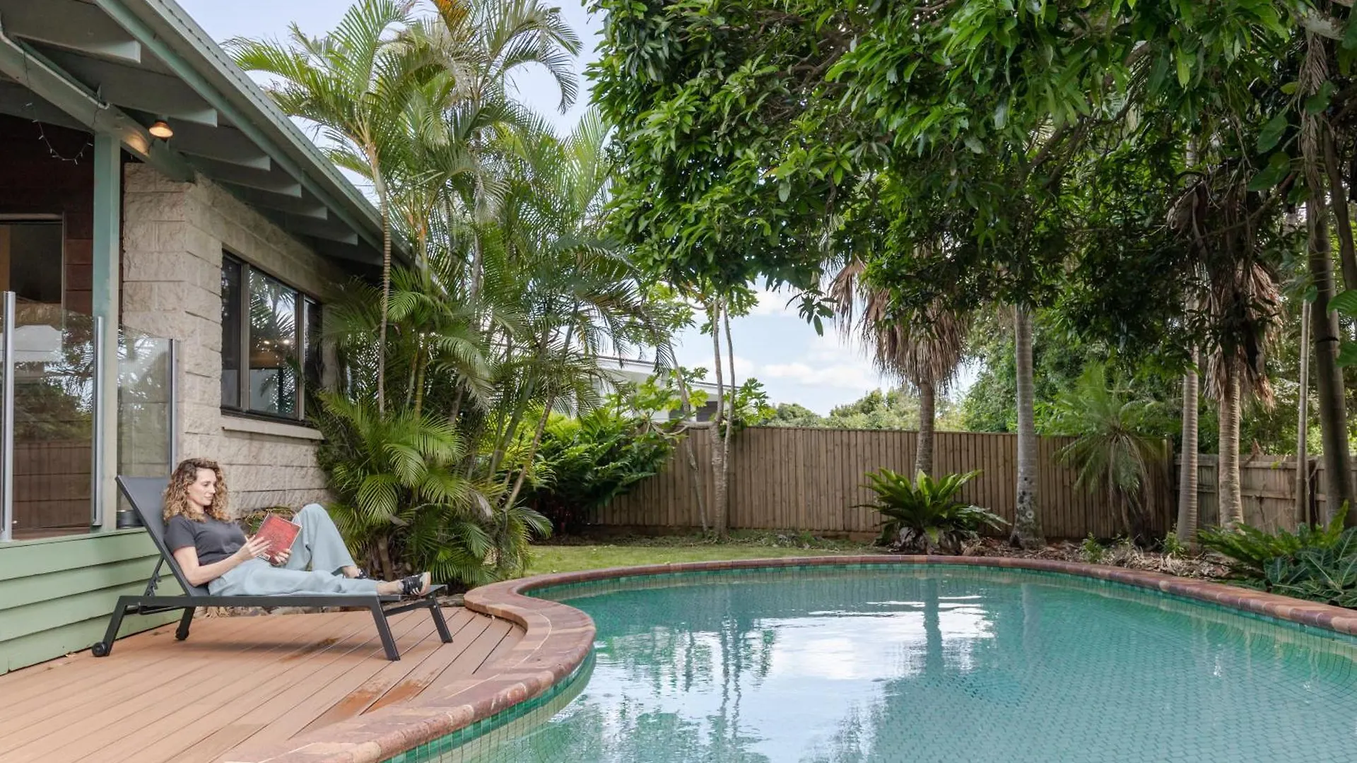 Buderim Lodge - Family Fun In Heart Of Sunshine Coast With Pool & Separate Studio 0*,  Avustralya