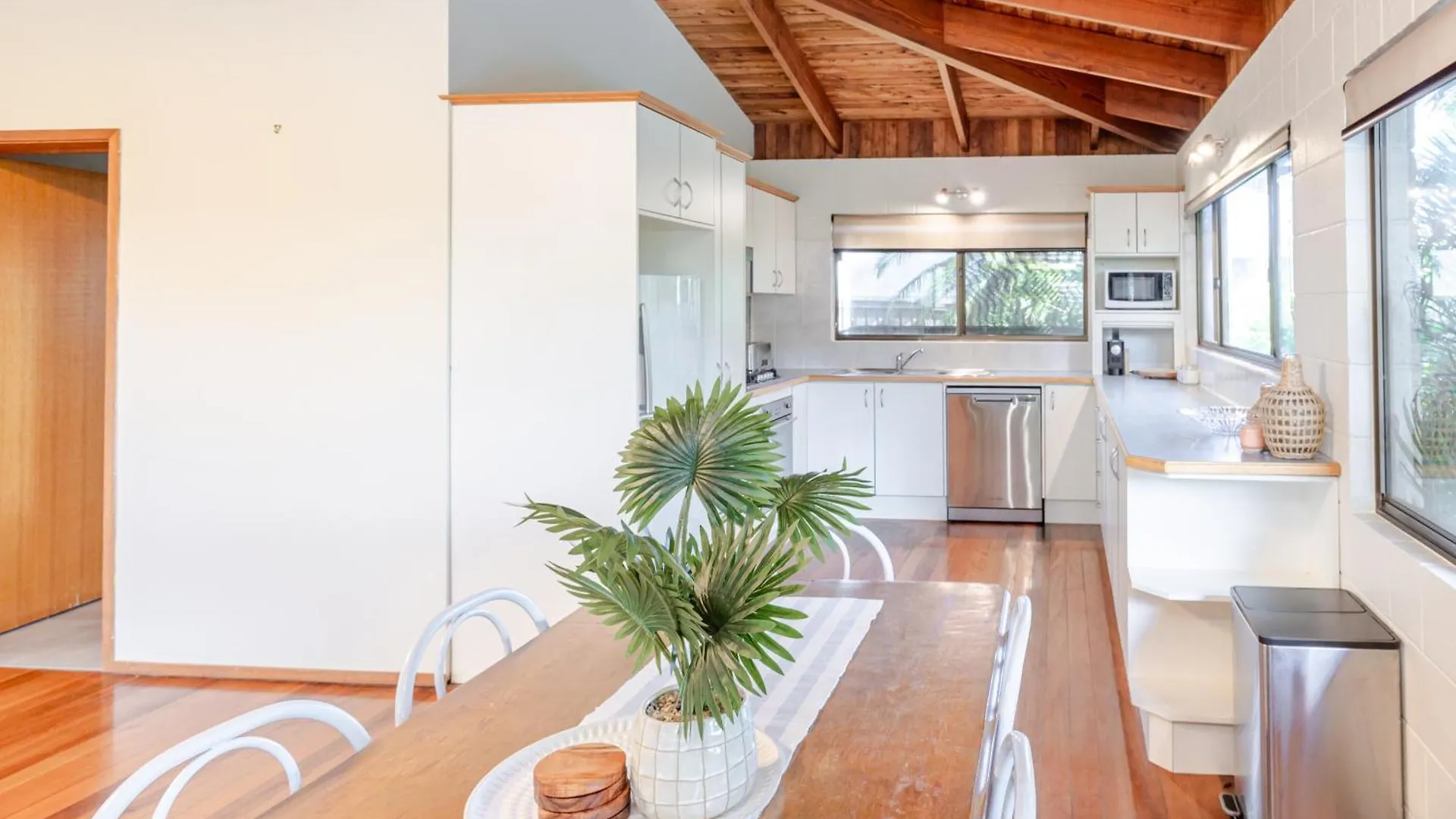 Tatil Evi Buderim Lodge - Family Fun In Heart Of Sunshine Coast With Pool & Separate Studio